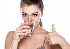 减肥期间一定要养成喝水的好习惯